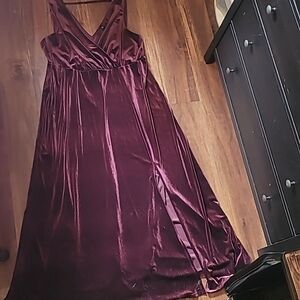 💖 Gorgeous Burgandy Velvet Maxi Dress w/ Sexy Slit